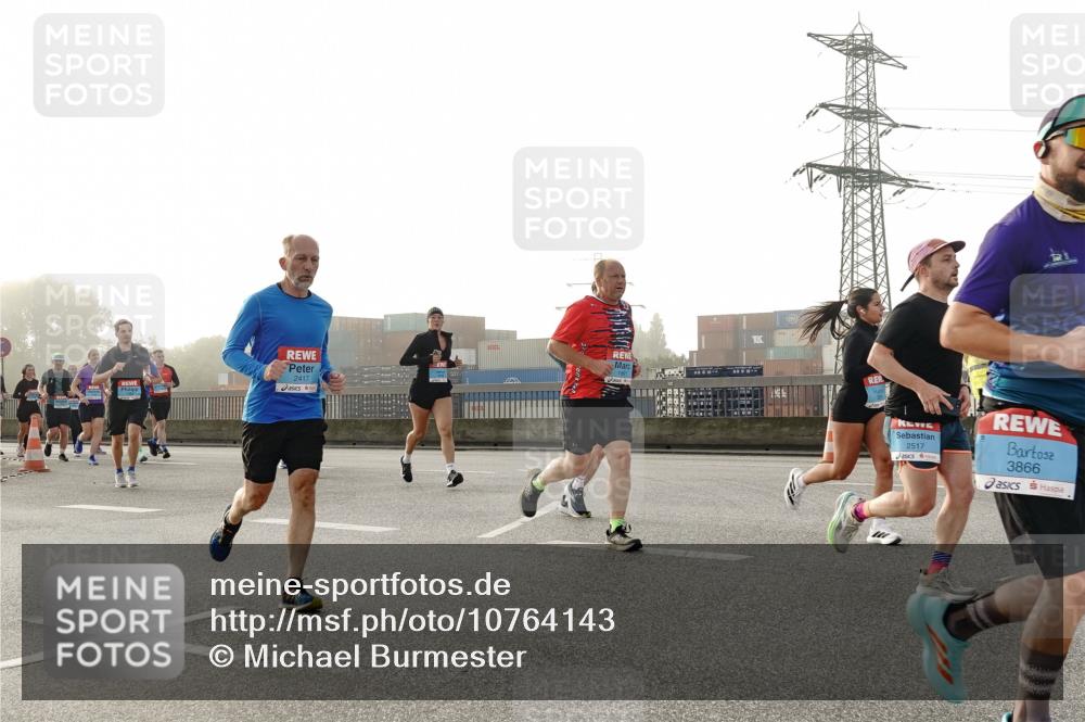 03.10.2026 - Köhlbrandbrückenlauf Michael Burmester http://msf.ph/oto/10764143 03.10.2026 09:16:23 Position 3 2417, 2517, 3866 meine-sportfotos.de