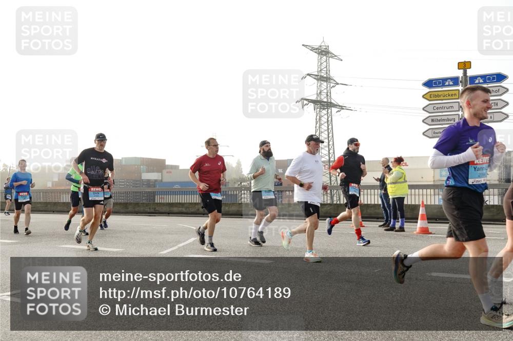 03.10.2026 - Köhlbrandbrückenlauf Michael Burmester http://msf.ph/oto/10764189 03.10.2026 09:16:35 Position 3 2, 3, 2264 meine-sportfotos.de
