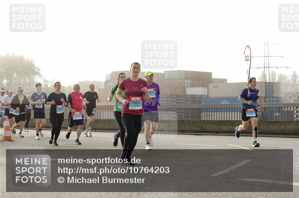03.10.2026 - Köhlbrandbrückenlauf Michael Burmester http://msf.ph/oto/10764203 03.10.2026 09:16:40 Position 3 42, 195, 2669 meine-sportfotos.de