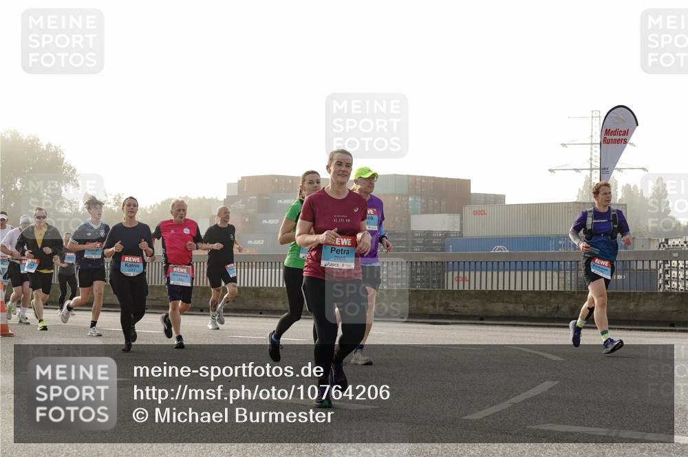 03.10.2026 - Köhlbrandbrückenlauf Michael Burmester http://msf.ph/oto/10764206 03.10.2026 09:16:41 Position 3 42, 195, 19, 2669 meine-sportfotos.de