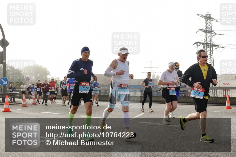 03.10.2026 - Köhlbrandbrückenlauf Michael Burmester http://msf.ph/oto/10764223 03.10.2026 09:16:47 Position 3 1969, 1968, 2193 meine-sportfotos.de