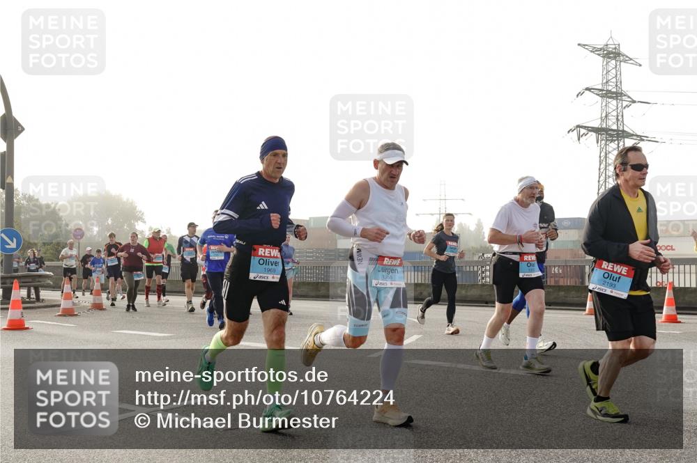 03.10.2026 - Köhlbrandbrückenlauf Michael Burmester http://msf.ph/oto/10764224 03.10.2026 09:16:47 Position 3 1969, 1968, 2193 meine-sportfotos.de