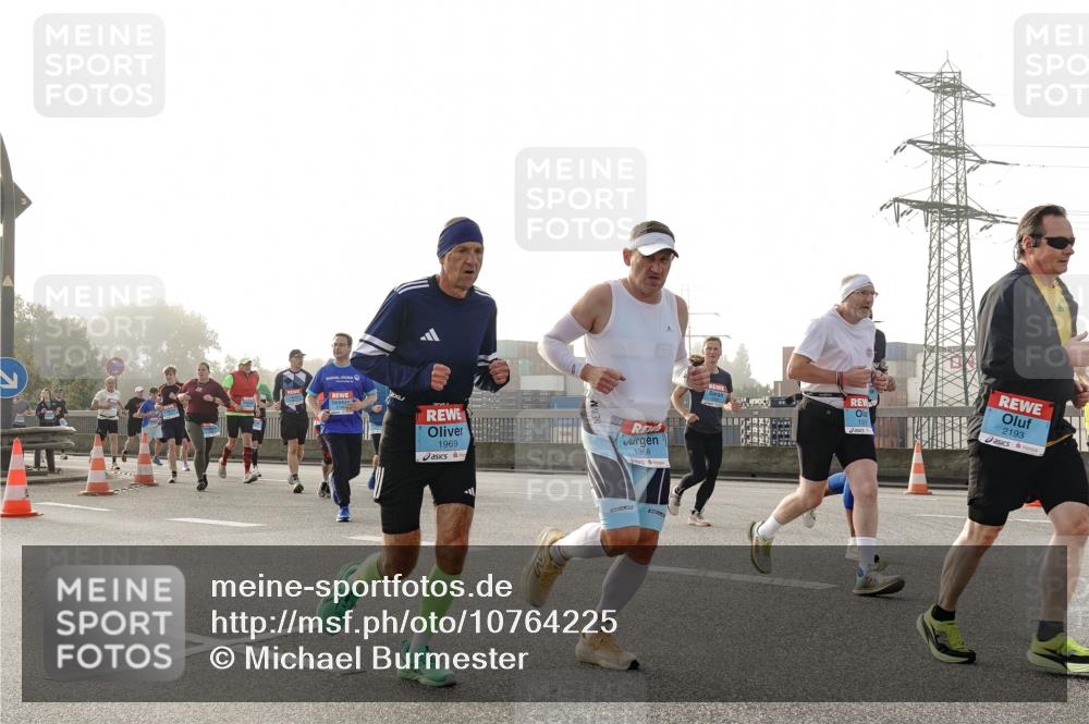03.10.2026 - Köhlbrandbrückenlauf Michael Burmester http://msf.ph/oto/10764225 03.10.2026 09:16:47 Position 3 1969, 1968, 2193 meine-sportfotos.de