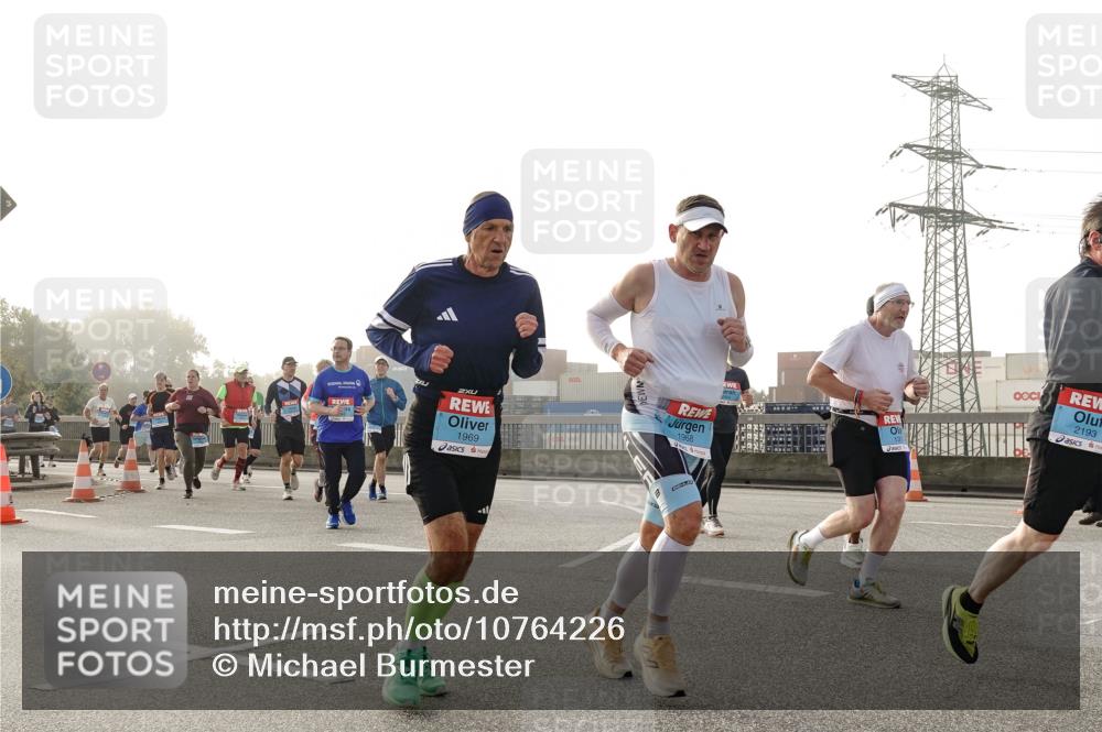 03.10.2026 - Köhlbrandbrückenlauf Michael Burmester http://msf.ph/oto/10764226 03.10.2026 09:16:47 Position 3 1969, 1968, 2193 meine-sportfotos.de