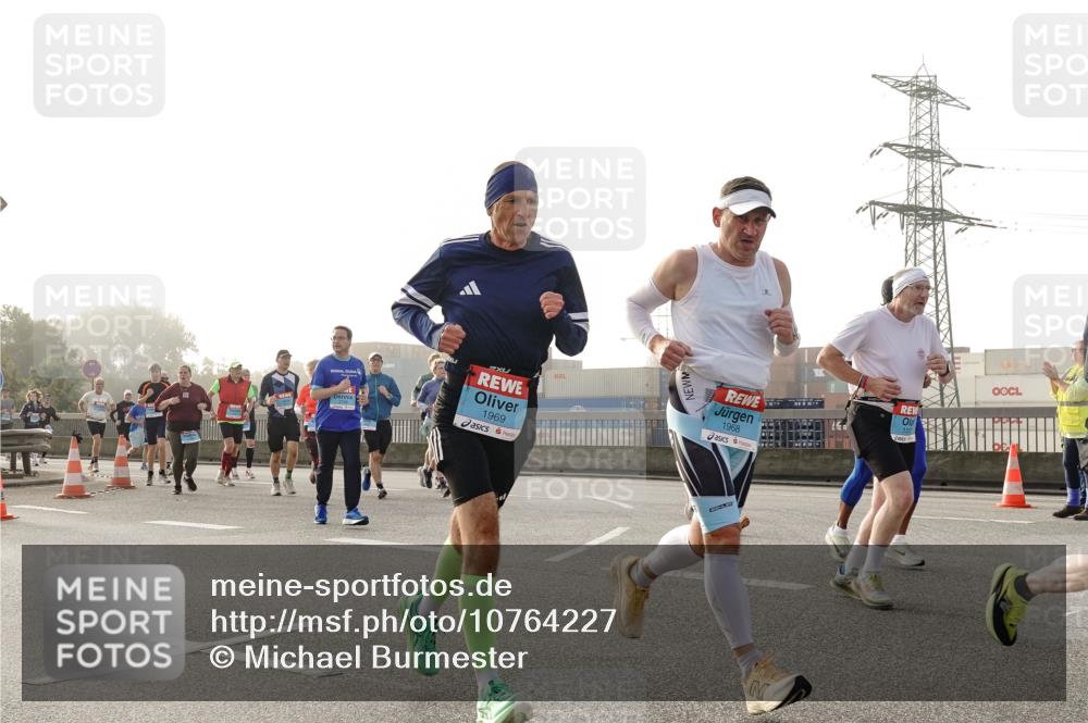 03.10.2026 - Köhlbrandbrückenlauf Michael Burmester http://msf.ph/oto/10764227 03.10.2026 09:16:47 Position 3 1969, 1968 meine-sportfotos.de