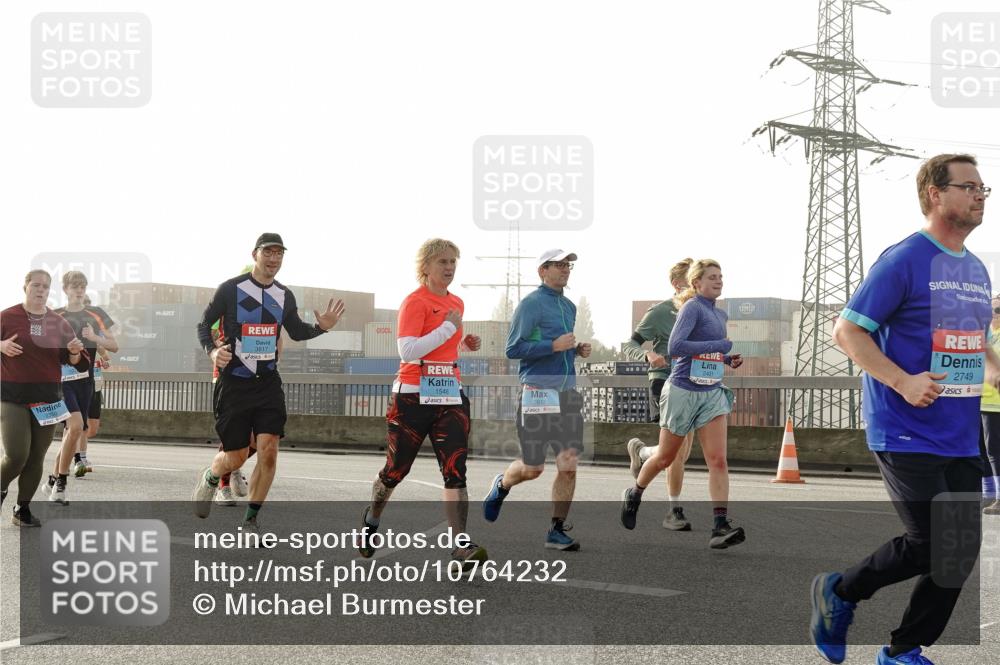 03.10.2026 - Köhlbrandbrückenlauf Michael Burmester http://msf.ph/oto/10764232 03.10.2026 09:16:49 Position 3 3817, 1546, 2616, 2431, 2749 meine-sportfotos.de