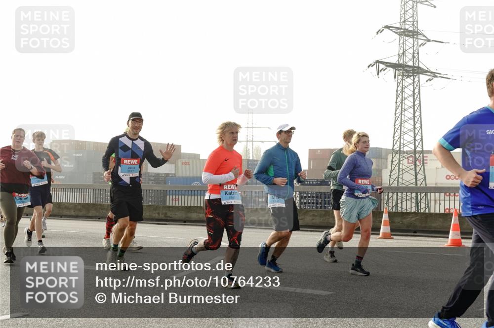 03.10.2026 - Köhlbrandbrückenlauf Michael Burmester http://msf.ph/oto/10764233 03.10.2026 09:16:49 Position 3 3817, 1546, 2616 meine-sportfotos.de