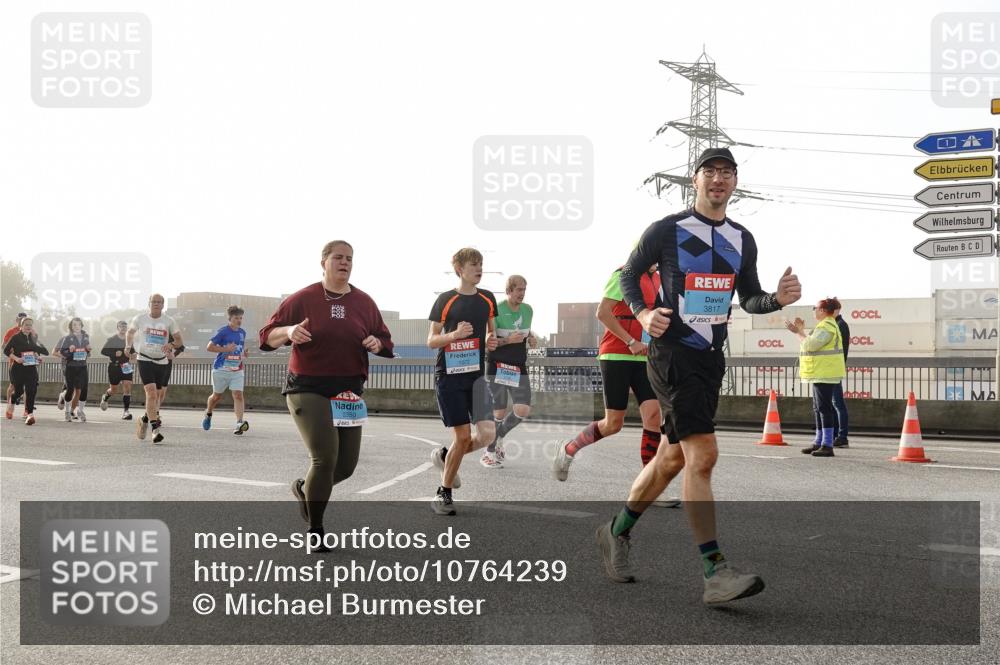 03.10.2026 - Köhlbrandbrückenlauf Michael Burmester http://msf.ph/oto/10764239 03.10.2026 09:16:51 Position 3 2350, 3817 meine-sportfotos.de