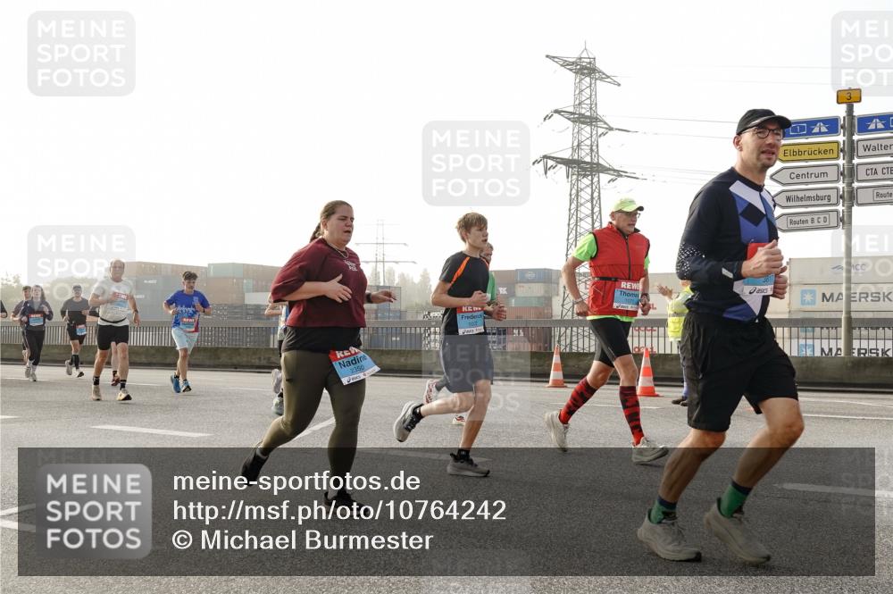 03.10.2026 - Köhlbrandbrückenlauf Michael Burmester http://msf.ph/oto/10764242 03.10.2026 09:16:51 Position 3 2350, 1072, 3 meine-sportfotos.de