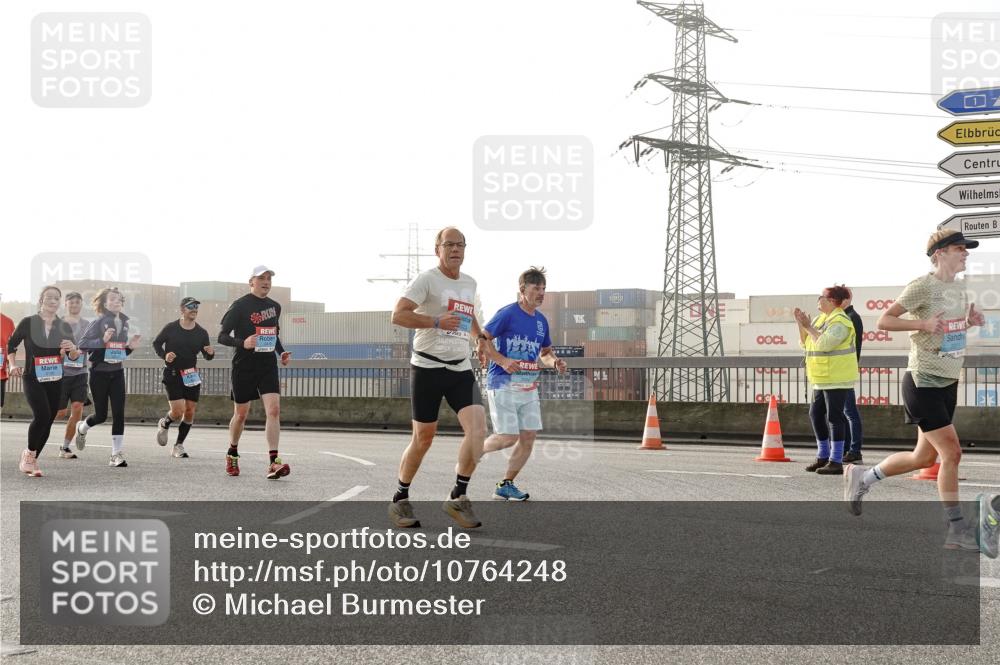 03.10.2026 - Köhlbrandbrückenlauf Michael Burmester http://msf.ph/oto/10764248 03.10.2026 09:16:53 Position 3  meine-sportfotos.de