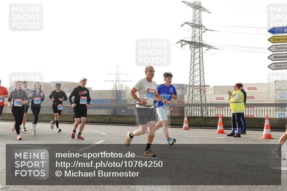 03.10.2026 - Köhlbrandbrückenlauf Michael Burmester http://msf.ph/oto/10764250 03.10.2026 09:16:54 Position 3 2523, 2419, 1 meine-sportfotos.de