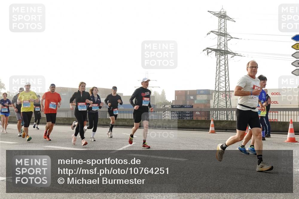 03.10.2026 - Köhlbrandbrückenlauf Michael Burmester http://msf.ph/oto/10764251 03.10.2026 09:16:54 Position 3  meine-sportfotos.de