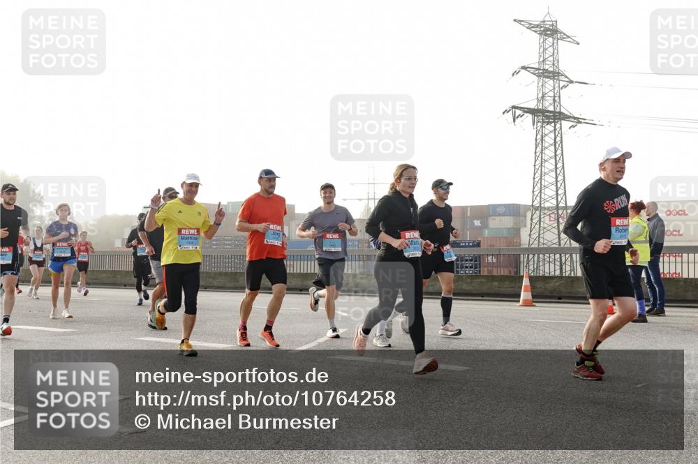 03.10.2026 - Köhlbrandbrückenlauf Michael Burmester http://msf.ph/oto/10764258 03.10.2026 09:16:55 Position 3  meine-sportfotos.de