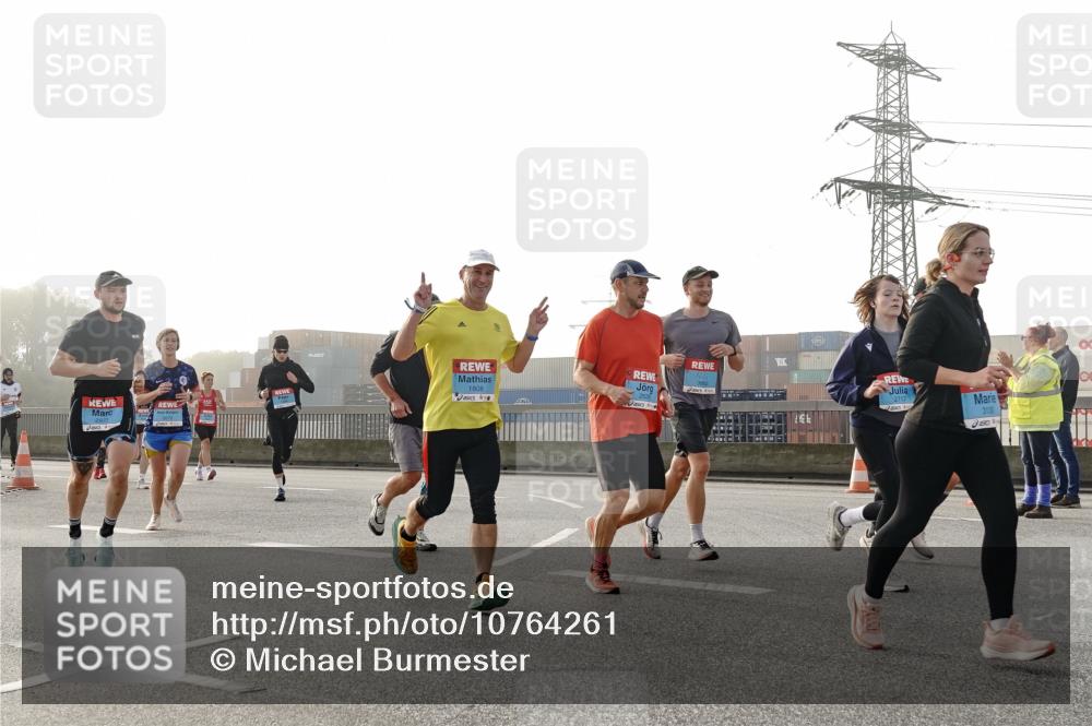 03.10.2026 - Köhlbrandbrückenlauf Michael Burmester http://msf.ph/oto/10764261 03.10.2026 09:16:56 Position 3 1808, 2717, 3130 meine-sportfotos.de