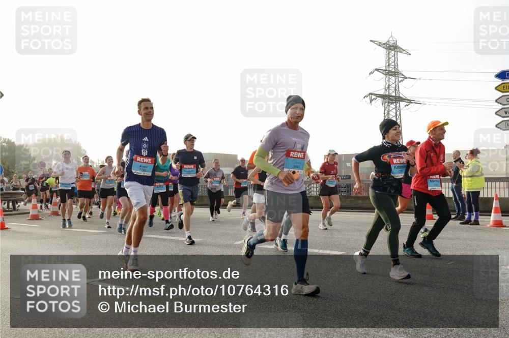 03.10.2026 - Köhlbrandbrückenlauf Michael Burmester http://msf.ph/oto/10764316 03.10.2026 09:17:11 Position 3 140, 3762, 3841, 1778, 1207 meine-sportfotos.de