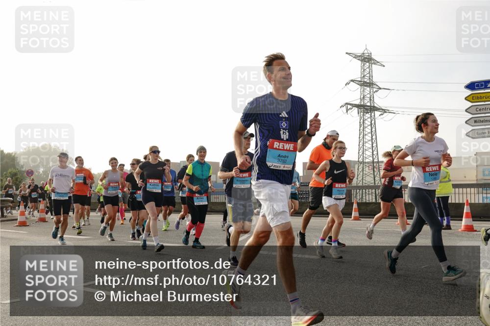03.10.2026 - Köhlbrandbrückenlauf Michael Burmester http://msf.ph/oto/10764321 03.10.2026 09:17:12 Position 3 14, 3762, 3739, 1289 meine-sportfotos.de