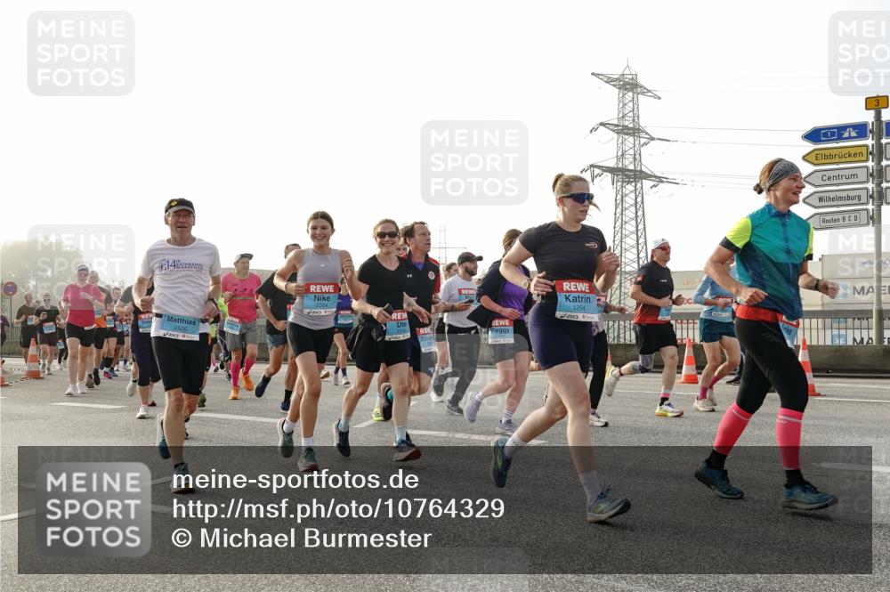 03.10.2026 - Köhlbrandbrückenlauf Michael Burmester http://msf.ph/oto/10764329 03.10.2026 09:17:13 Position 3 14, 2526, 2304, 1254 meine-sportfotos.de