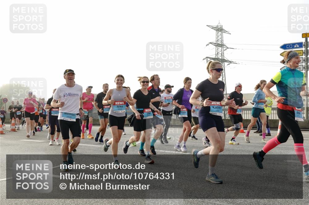 03.10.2026 - Köhlbrandbrückenlauf Michael Burmester http://msf.ph/oto/10764331 03.10.2026 09:17:13 Position 3 14, 2526, 2815, 1254, 250 meine-sportfotos.de
