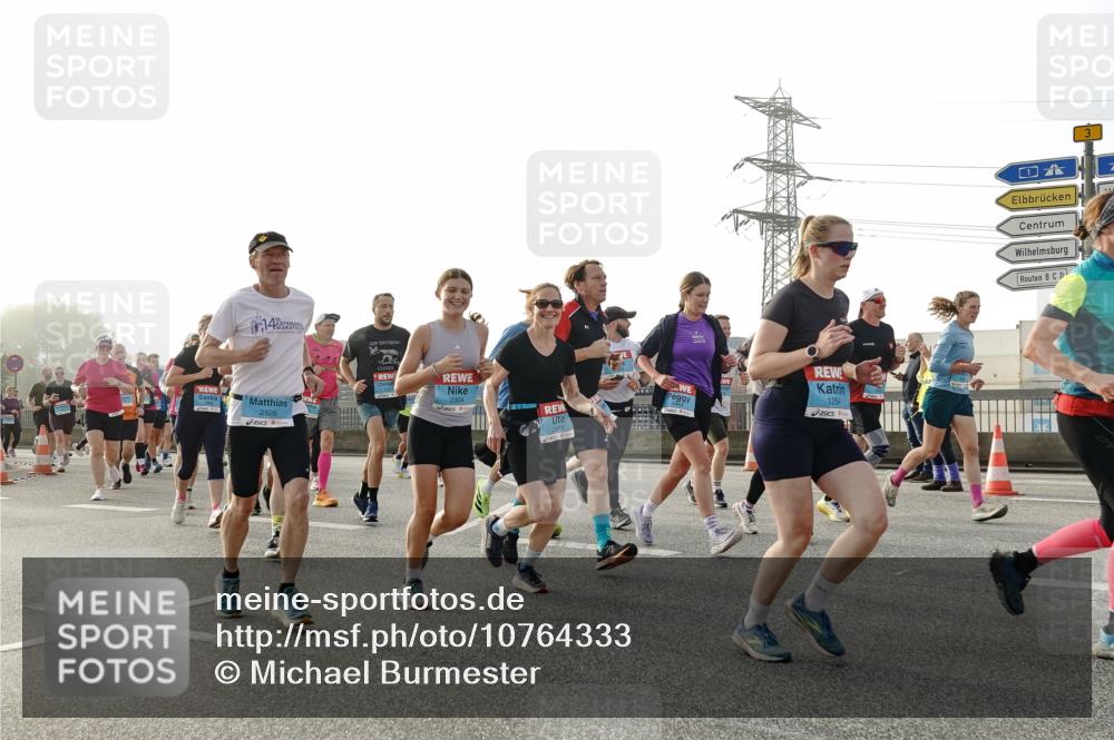 03.10.2026 - Köhlbrandbrückenlauf Michael Burmester http://msf.ph/oto/10764333 03.10.2026 09:17:14 Position 3 14, 2526, 2304, 1254 meine-sportfotos.de