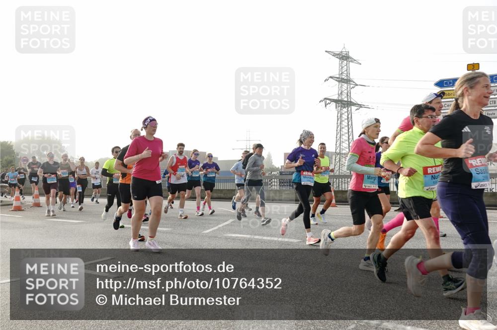 03.10.2026 - Köhlbrandbrückenlauf Michael Burmester http://msf.ph/oto/10764352 03.10.2026 09:17:16 Position 3 1 meine-sportfotos.de