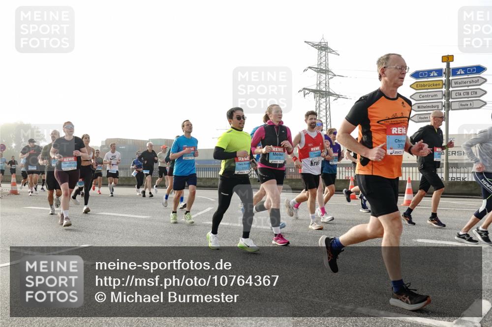 03.10.2026 - Köhlbrandbrückenlauf Michael Burmester http://msf.ph/oto/10764367 03.10.2026 09:17:18 Position 3 375, 2635, 2104, 3 meine-sportfotos.de