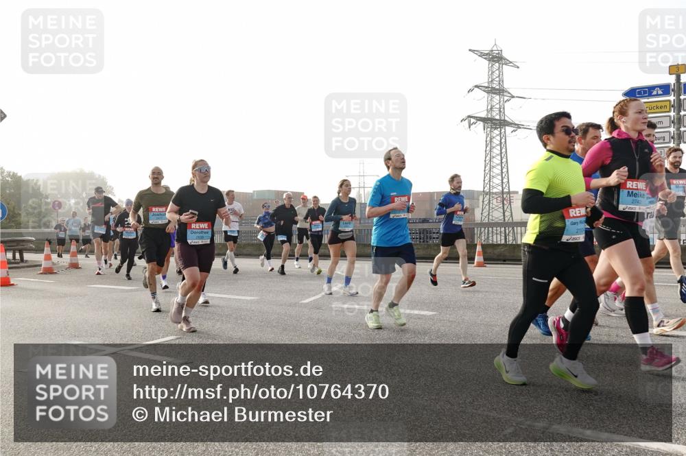 03.10.2026 - Köhlbrandbrückenlauf Michael Burmester http://msf.ph/oto/10764370 03.10.2026 09:17:18 Position 3 2635, 2742, 210 meine-sportfotos.de