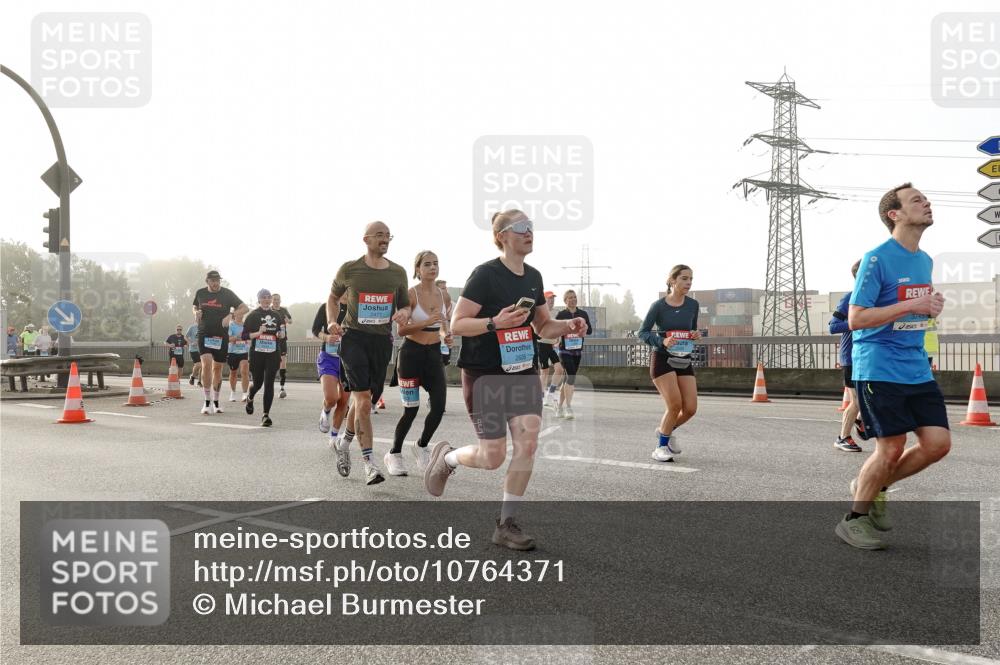 03.10.2026 - Köhlbrandbrückenlauf Michael Burmester http://msf.ph/oto/10764371 03.10.2026 09:17:19 Position 3 2635 meine-sportfotos.de