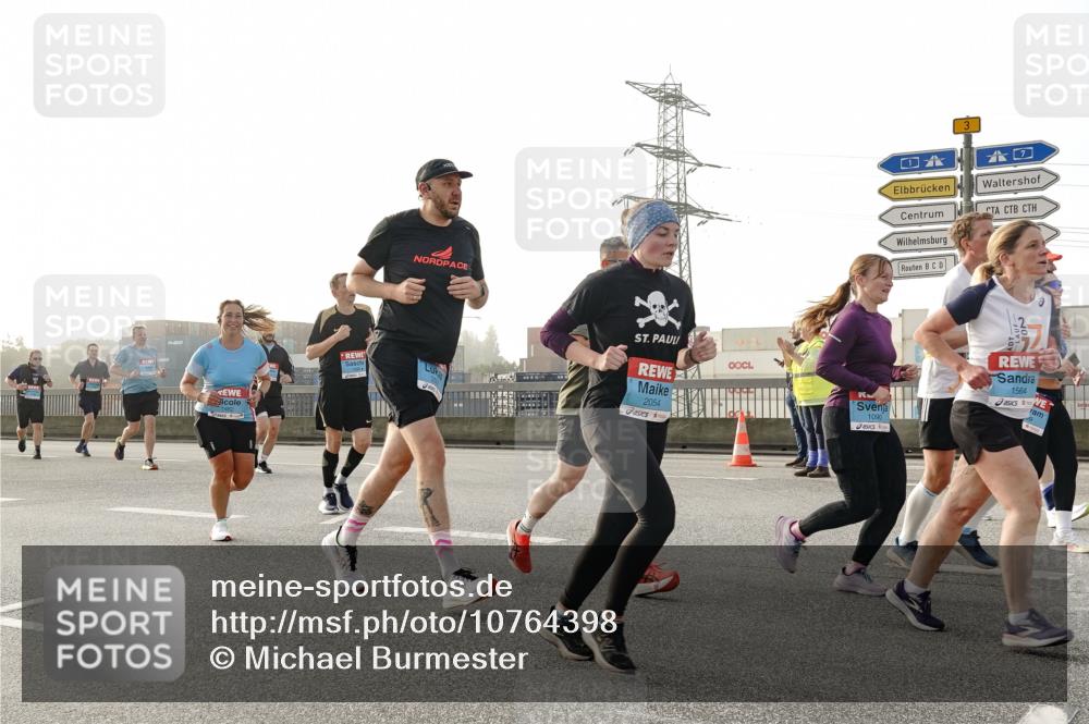 03.10.2026 - Köhlbrandbrückenlauf Michael Burmester http://msf.ph/oto/10764398 03.10.2026 09:17:22 Position 3 100, 2054, 1090, 1564 meine-sportfotos.de