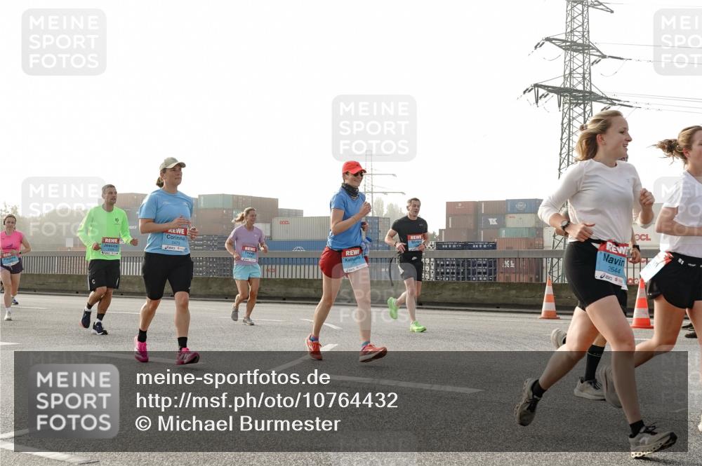 03.10.2026 - Köhlbrandbrückenlauf Michael Burmester http://msf.ph/oto/10764432 03.10.2026 09:17:29 Position 3 2473, 2644 meine-sportfotos.de