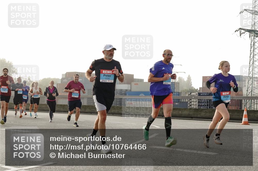 03.10.2026 - Köhlbrandbrückenlauf Michael Burmester http://msf.ph/oto/10764466 03.10.2026 09:17:37 Position 3 2559, 1181, 1184 meine-sportfotos.de