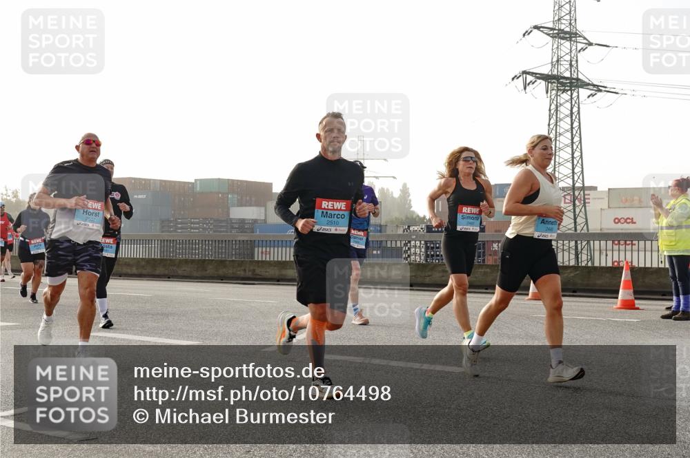 03.10.2026 - Köhlbrandbrückenlauf Michael Burmester http://msf.ph/oto/10764498 03.10.2026 09:17:41 Position 3 2502, 2510, 2445 meine-sportfotos.de