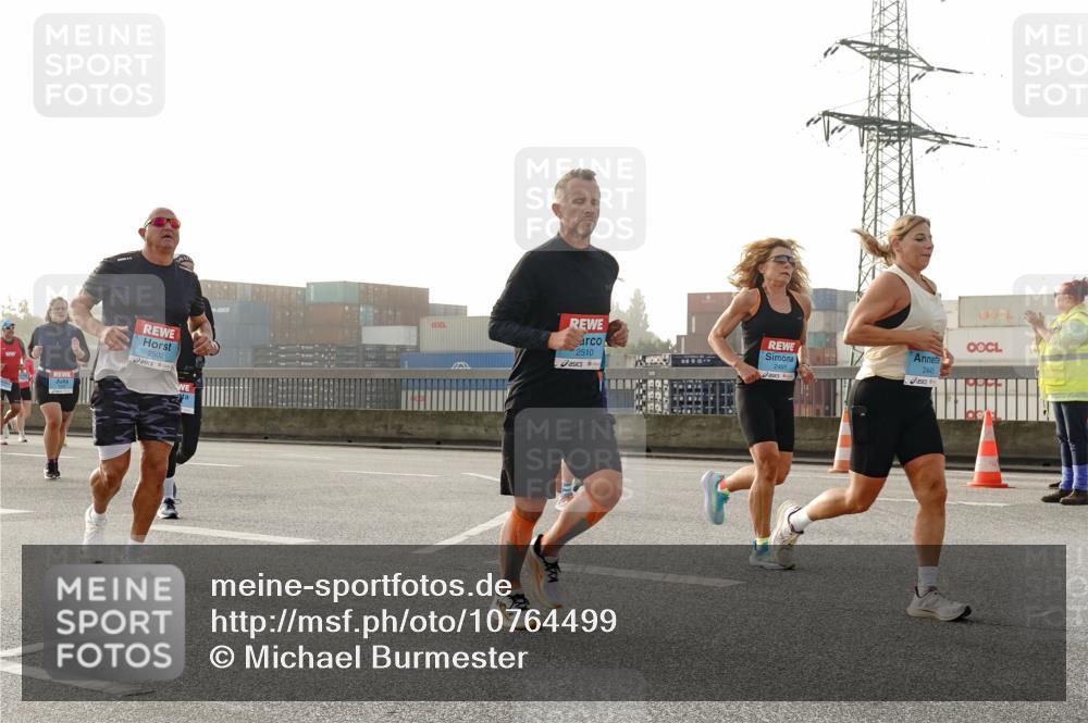 03.10.2026 - Köhlbrandbrückenlauf Michael Burmester http://msf.ph/oto/10764499 03.10.2026 09:17:41 Position 3 2502, 2510, 2445 meine-sportfotos.de