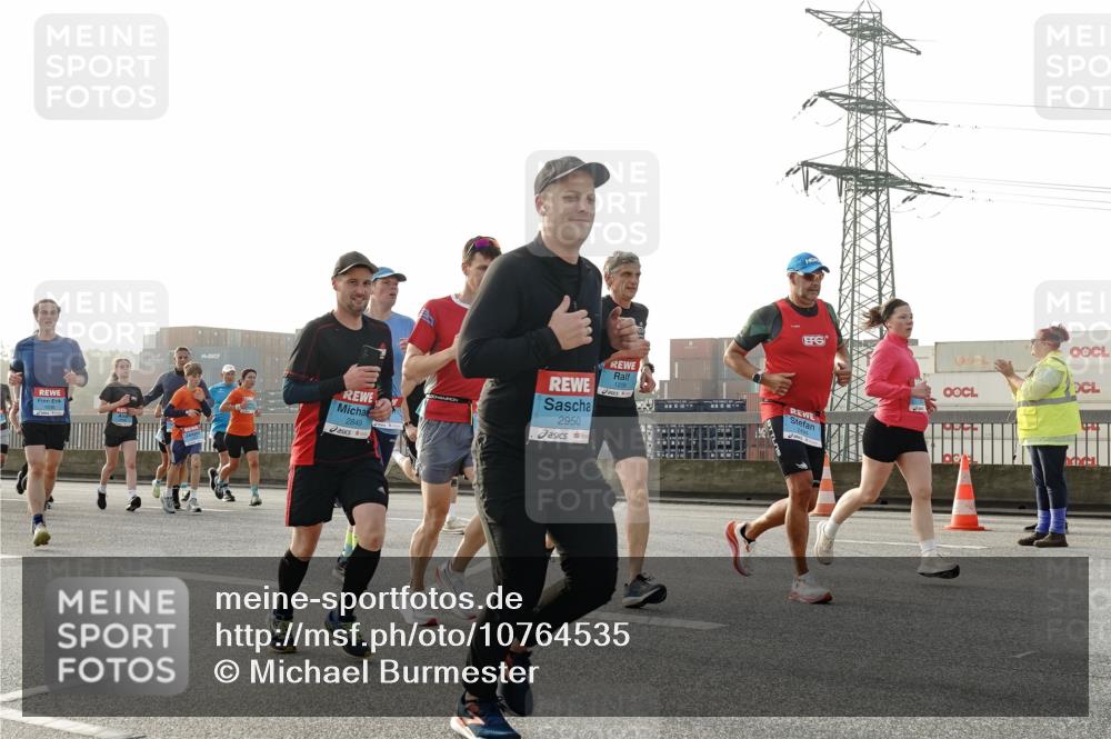 03.10.2026 - Köhlbrandbrückenlauf Michael Burmester http://msf.ph/oto/10764535 03.10.2026 09:17:48 Position 3 1836, 1208, 2849, 2950 meine-sportfotos.de