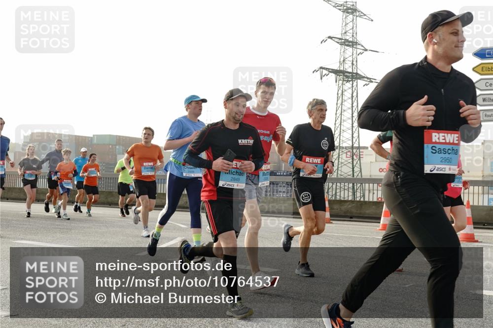 03.10.2026 - Köhlbrandbrückenlauf Michael Burmester http://msf.ph/oto/10764537 03.10.2026 09:17:48 Position 3 2509, 00, 2226, 2849, 2950 meine-sportfotos.de