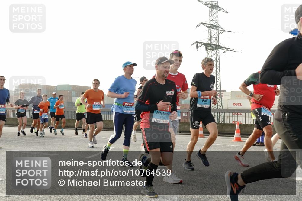 03.10.2026 - Köhlbrandbrückenlauf Michael Burmester http://msf.ph/oto/10764539 03.10.2026 09:17:48 Position 3 2511, 2509, 2849, 1208 meine-sportfotos.de