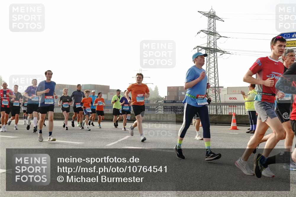 03.10.2026 - Köhlbrandbrückenlauf Michael Burmester http://msf.ph/oto/10764541 03.10.2026 09:17:49 Position 3 2509, 208 meine-sportfotos.de