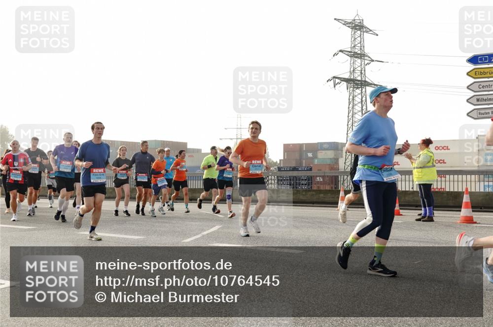 03.10.2026 - Köhlbrandbrückenlauf Michael Burmester http://msf.ph/oto/10764545 03.10.2026 09:17:49 Position 3 17 meine-sportfotos.de