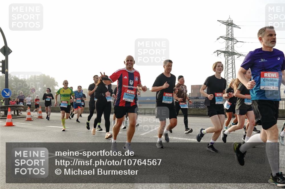 03.10.2026 - Köhlbrandbrückenlauf Michael Burmester http://msf.ph/oto/10764567 03.10.2026 09:17:52 Position 3 2063, 2531, 201, 2659 meine-sportfotos.de