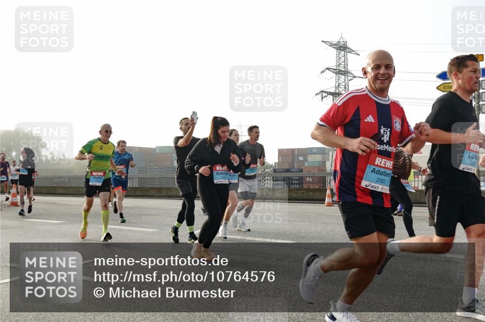 03.10.2026 - Köhlbrandbrückenlauf Michael Burmester http://msf.ph/oto/10764576 03.10.2026 09:17:53 Position 3 1201, 2171, 2063, 253 meine-sportfotos.de