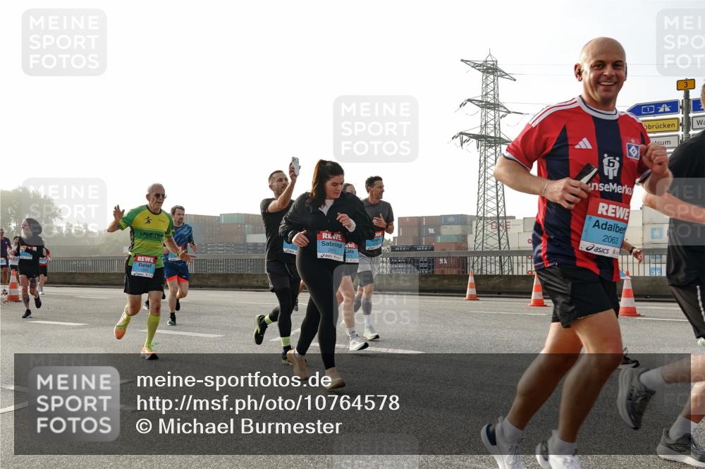 03.10.2026 - Köhlbrandbrückenlauf Michael Burmester http://msf.ph/oto/10764578 03.10.2026 09:17:53 Position 3 2412, 2063 meine-sportfotos.de