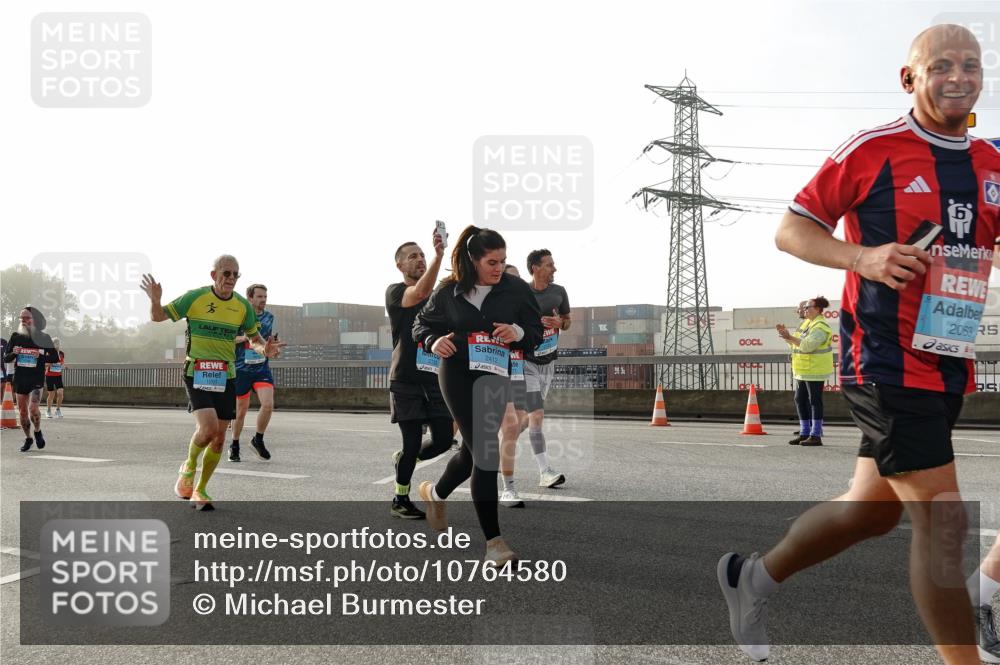 03.10.2026 - Köhlbrandbrückenlauf Michael Burmester http://msf.ph/oto/10764580 03.10.2026 09:17:54 Position 3 2412, 2063 meine-sportfotos.de