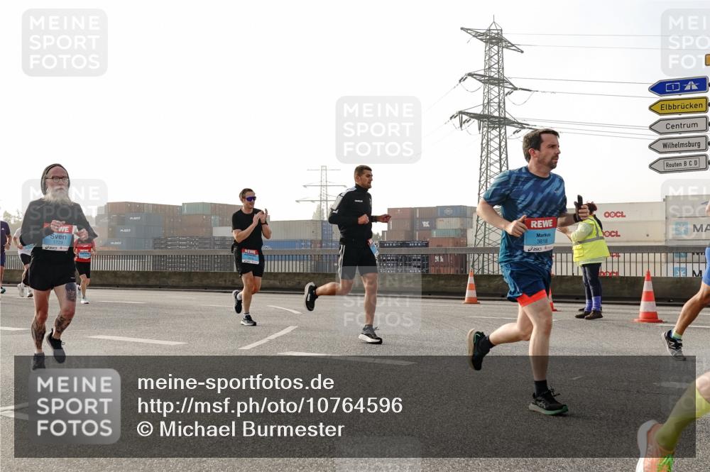 03.10.2026 - Köhlbrandbrückenlauf Michael Burmester http://msf.ph/oto/10764596 03.10.2026 09:17:56 Position 3 1729, 2516, 3818 meine-sportfotos.de