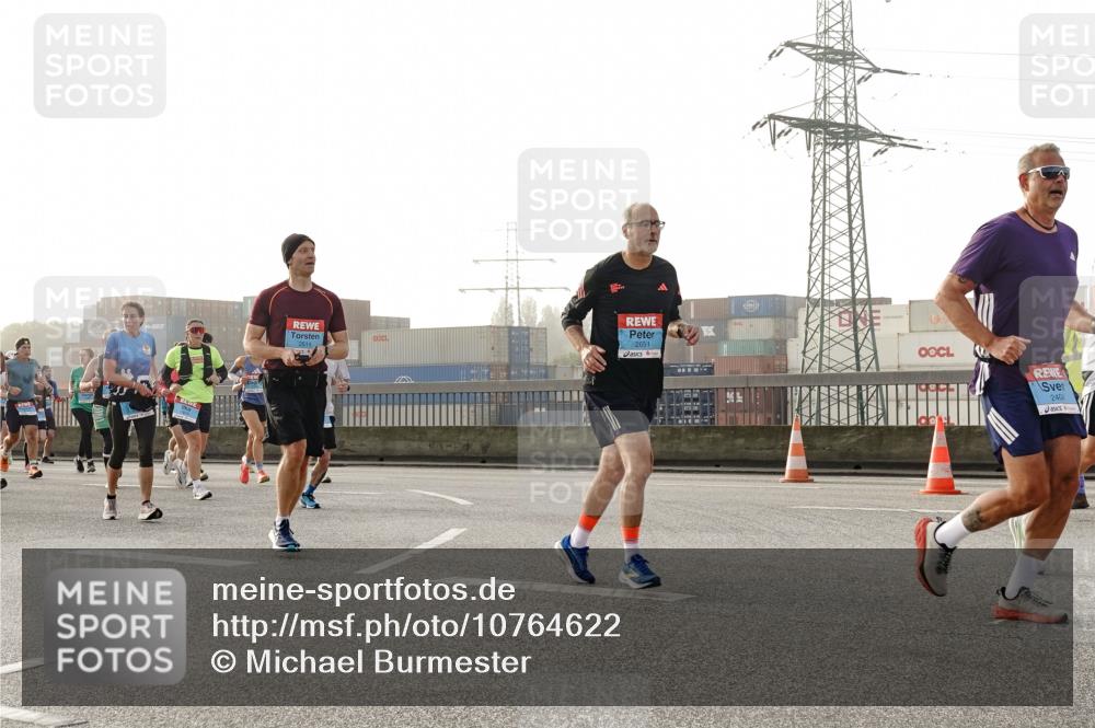 03.10.2026 - Köhlbrandbrückenlauf Michael Burmester http://msf.ph/oto/10764622 03.10.2026 09:18:00 Position 3 2614, 2651, 240 meine-sportfotos.de