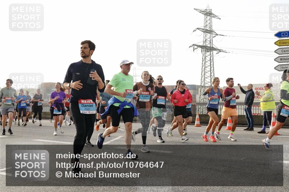 03.10.2026 - Köhlbrandbrückenlauf Michael Burmester http://msf.ph/oto/10764647 03.10.2026 09:18:04 Position 3 2522, 2661, 1447, 1, 1879 meine-sportfotos.de