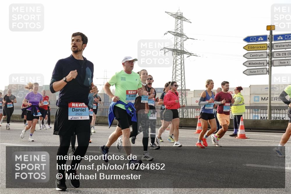 03.10.2026 - Köhlbrandbrückenlauf Michael Burmester http://msf.ph/oto/10764652 03.10.2026 09:18:04 Position 3 2522, 2026, 2567, 1447 meine-sportfotos.de