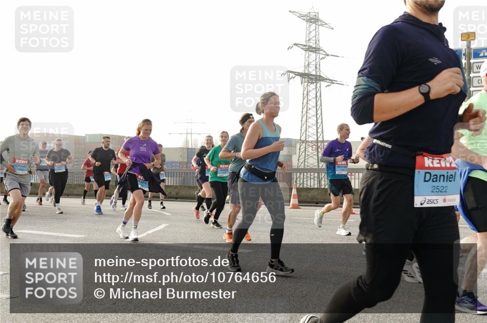 03.10.2026 - Köhlbrandbrückenlauf Michael Burmester http://msf.ph/oto/10764656 03.10.2026 09:18:05 Position 3 2593, 2522 meine-sportfotos.de