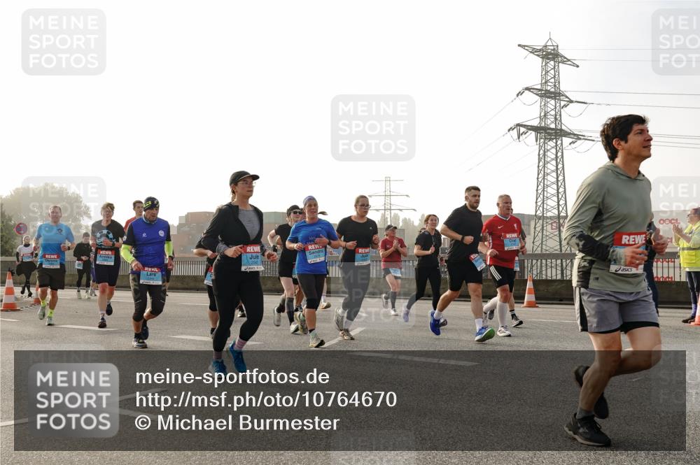 03.10.2026 - Köhlbrandbrückenlauf Michael Burmester http://msf.ph/oto/10764670 03.10.2026 09:18:07 Position 3 2542, 2578 meine-sportfotos.de