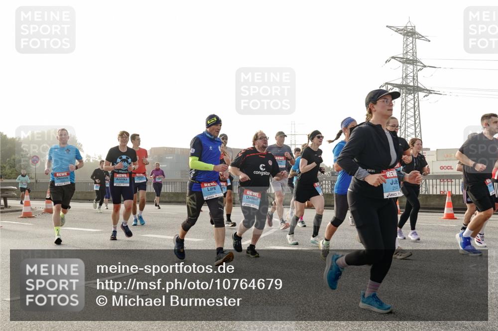 03.10.2026 - Köhlbrandbrückenlauf Michael Burmester http://msf.ph/oto/10764679 03.10.2026 09:18:08 Position 3 2645, 284, 254 meine-sportfotos.de