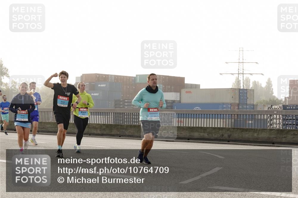 03.10.2026 - Köhlbrandbrückenlauf Michael Burmester http://msf.ph/oto/10764709 03.10.2026 09:18:15 Position 3 3813, 3816, 19, 2758 meine-sportfotos.de