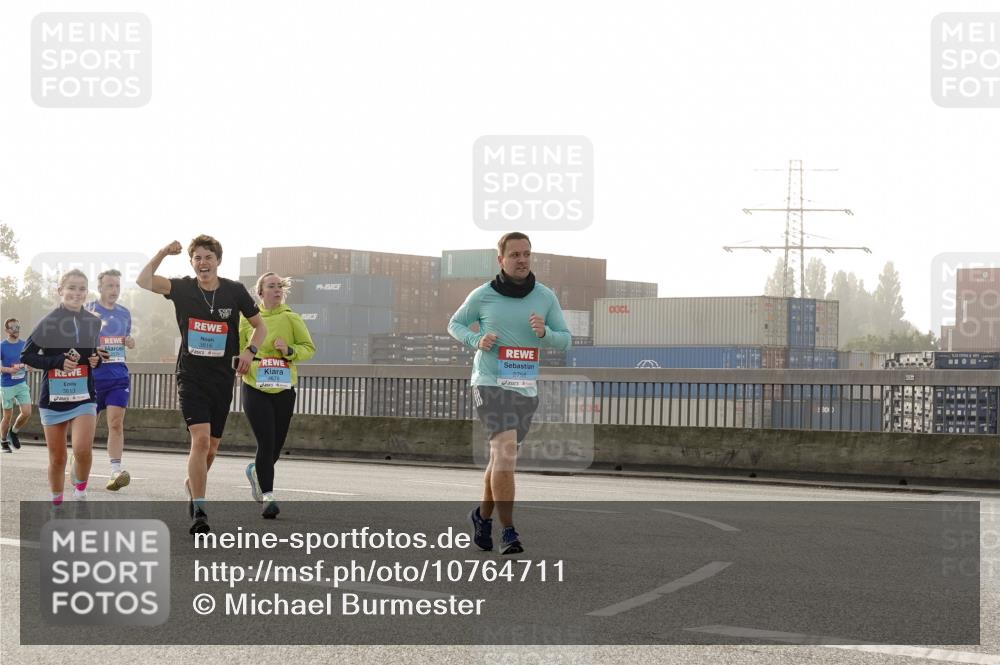 03.10.2026 - Köhlbrandbrückenlauf Michael Burmester http://msf.ph/oto/10764711 03.10.2026 09:18:15 Position 3 3813, 3816, 2678, 2758 meine-sportfotos.de